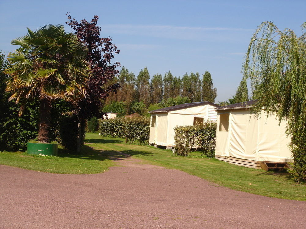 Hotel Camping Le Rivage Quettehou Exterior foto