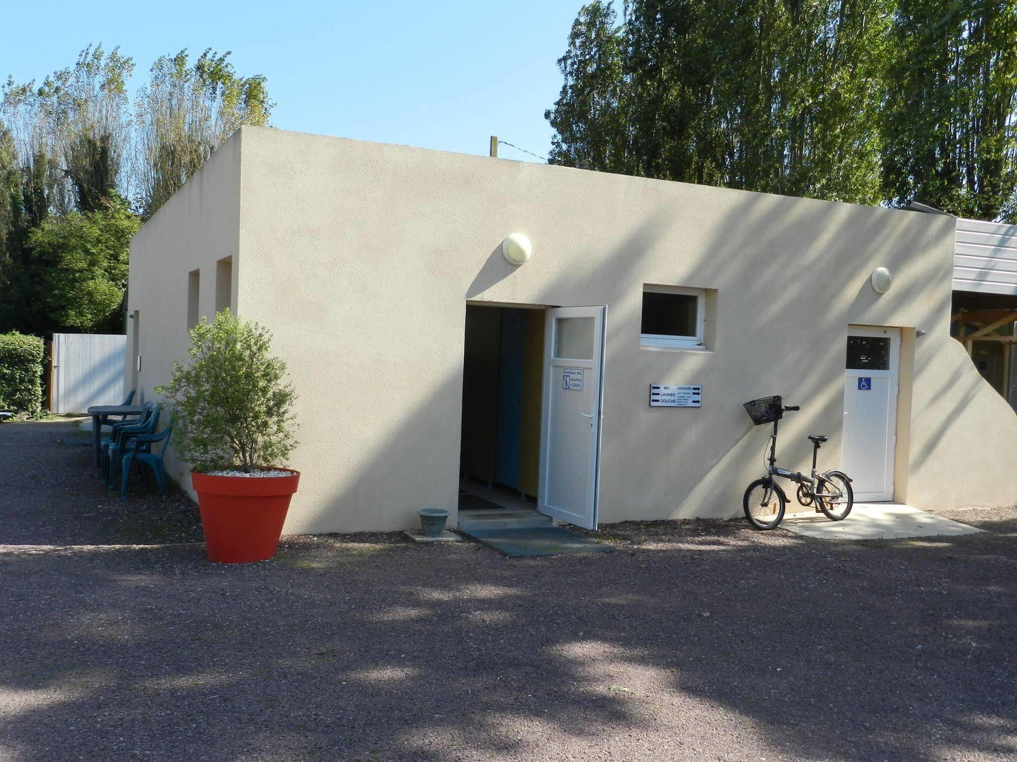 Hotel Camping Le Rivage Quettehou Exterior foto