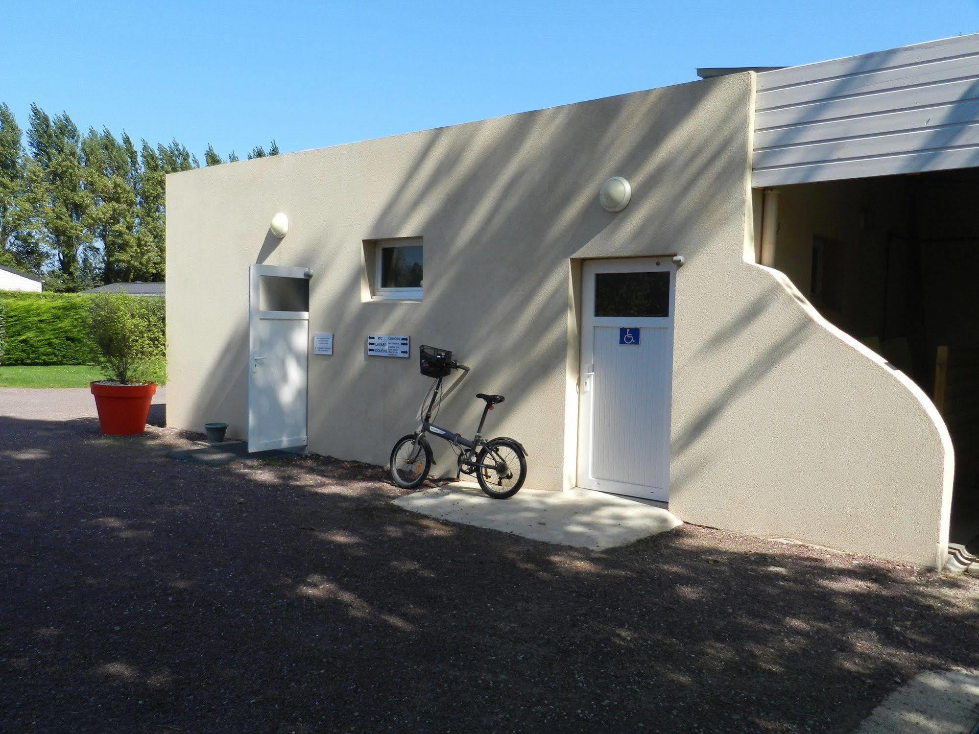 Hotel Camping Le Rivage Quettehou Exterior foto